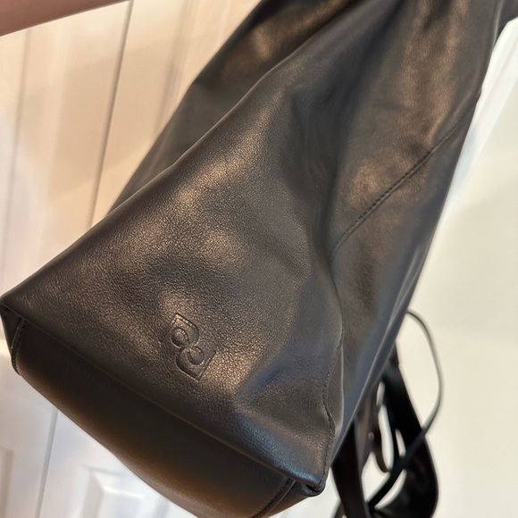 Reformation Oversized Vittoria Tote - Picture 5 of 5